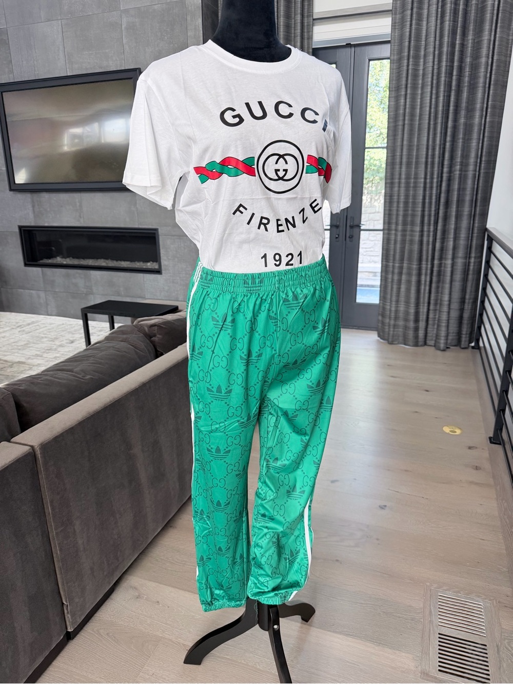 Green Logo-Print Track Pants and a Matching Tshirt Set size S - Picture 8 of 16
